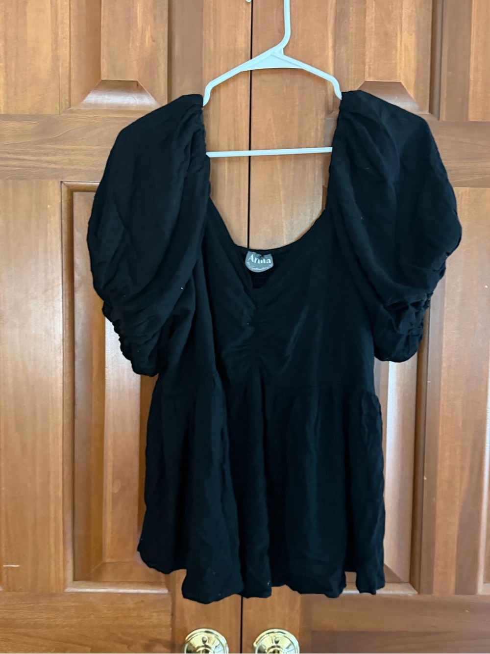 ARULA Black Puff-Sleeve Tunic Top